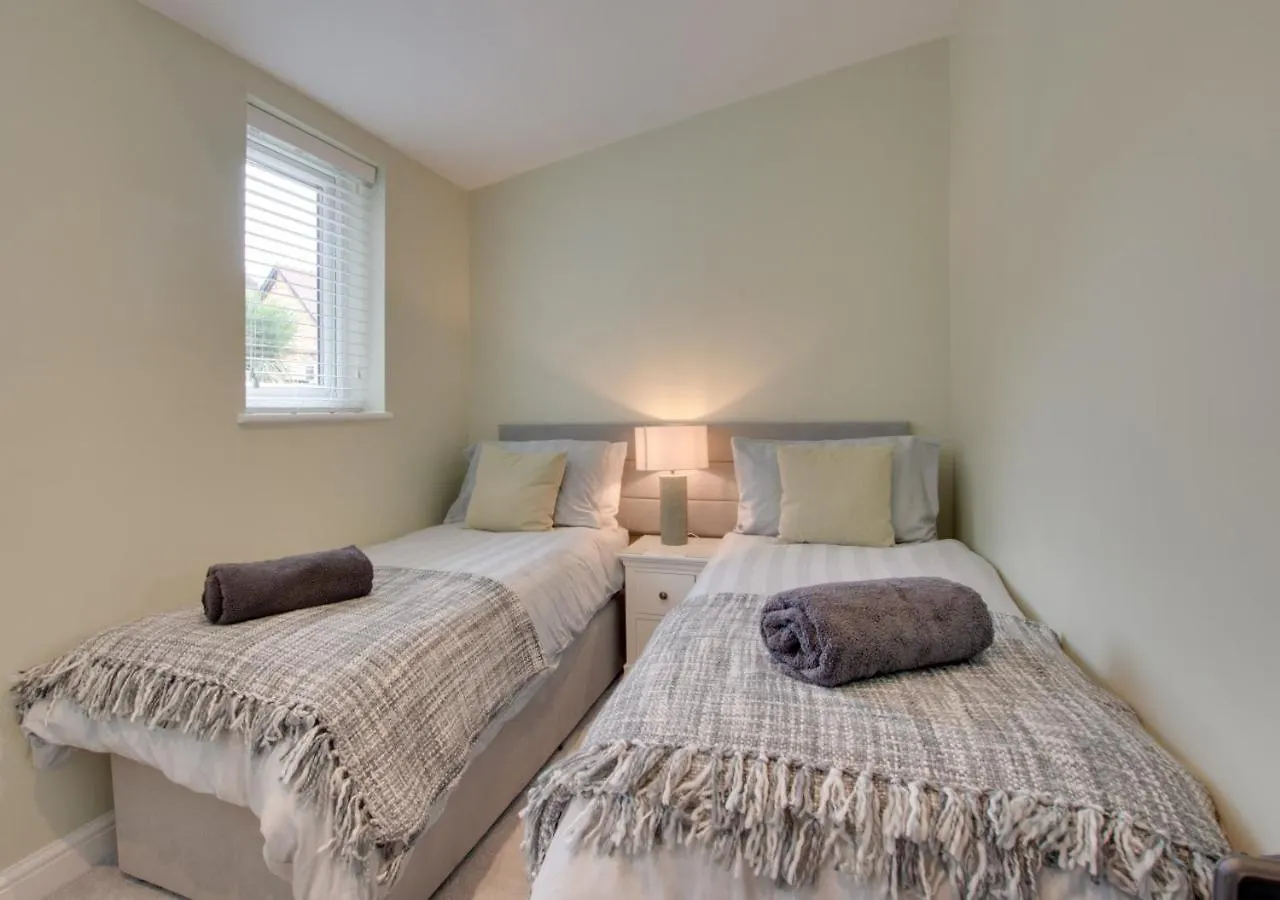 Sea Pearl Daire Scarborough
